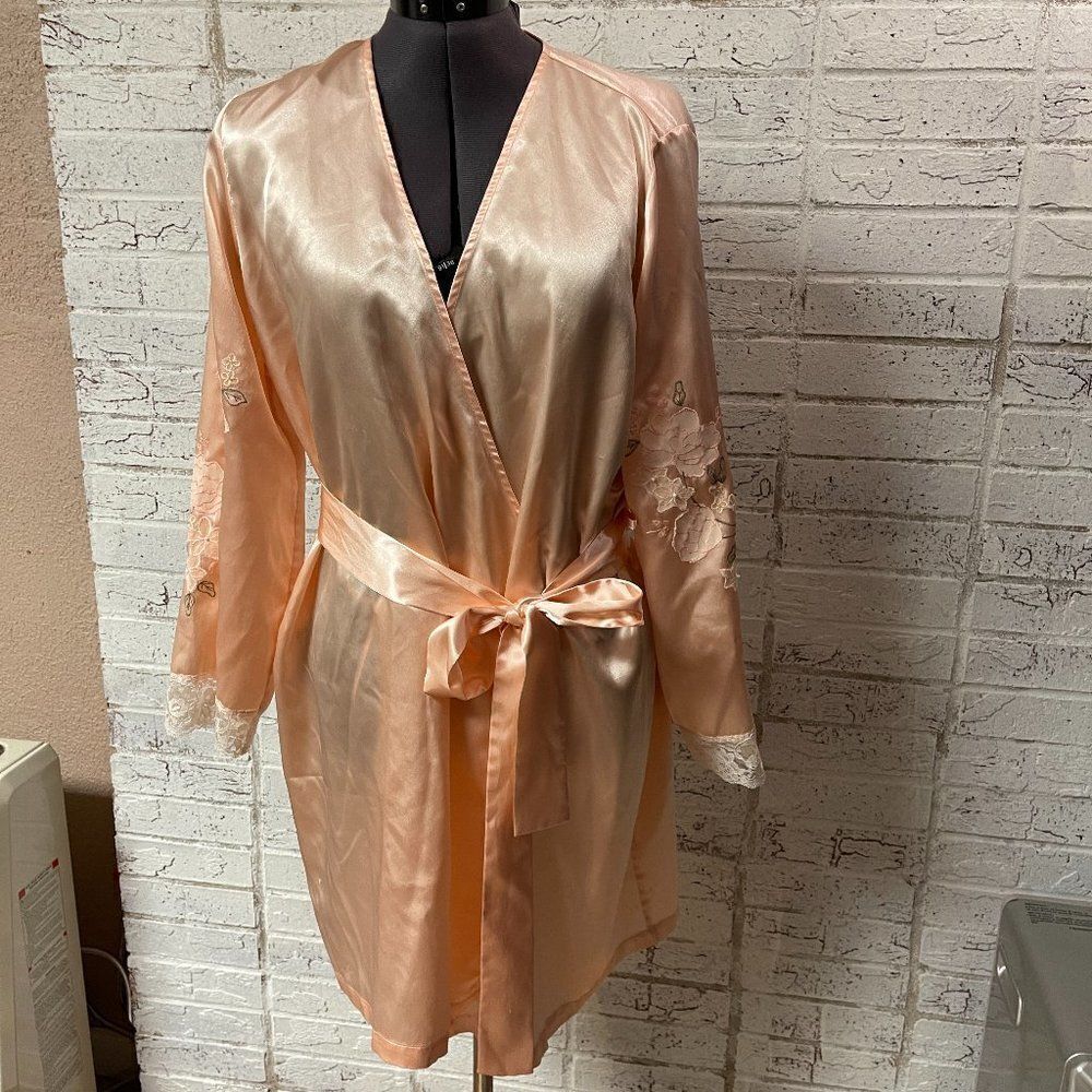 Madison Studio Peach Robe Medium - Picture 2 of 12